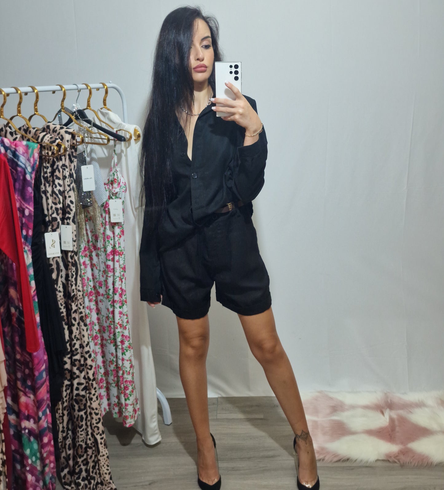 Lea|Coordinato pantaloncino e camicia nera con cintura